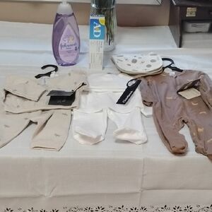 Neutral Baby Clothing Set with Bib